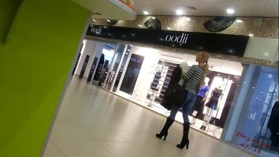 စူပါမားကတ်တွင် အေးမြသော ကြက်ကလေး။